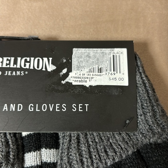Bundle True religion -Two  hats & Two gloves - Picture 13 of 14